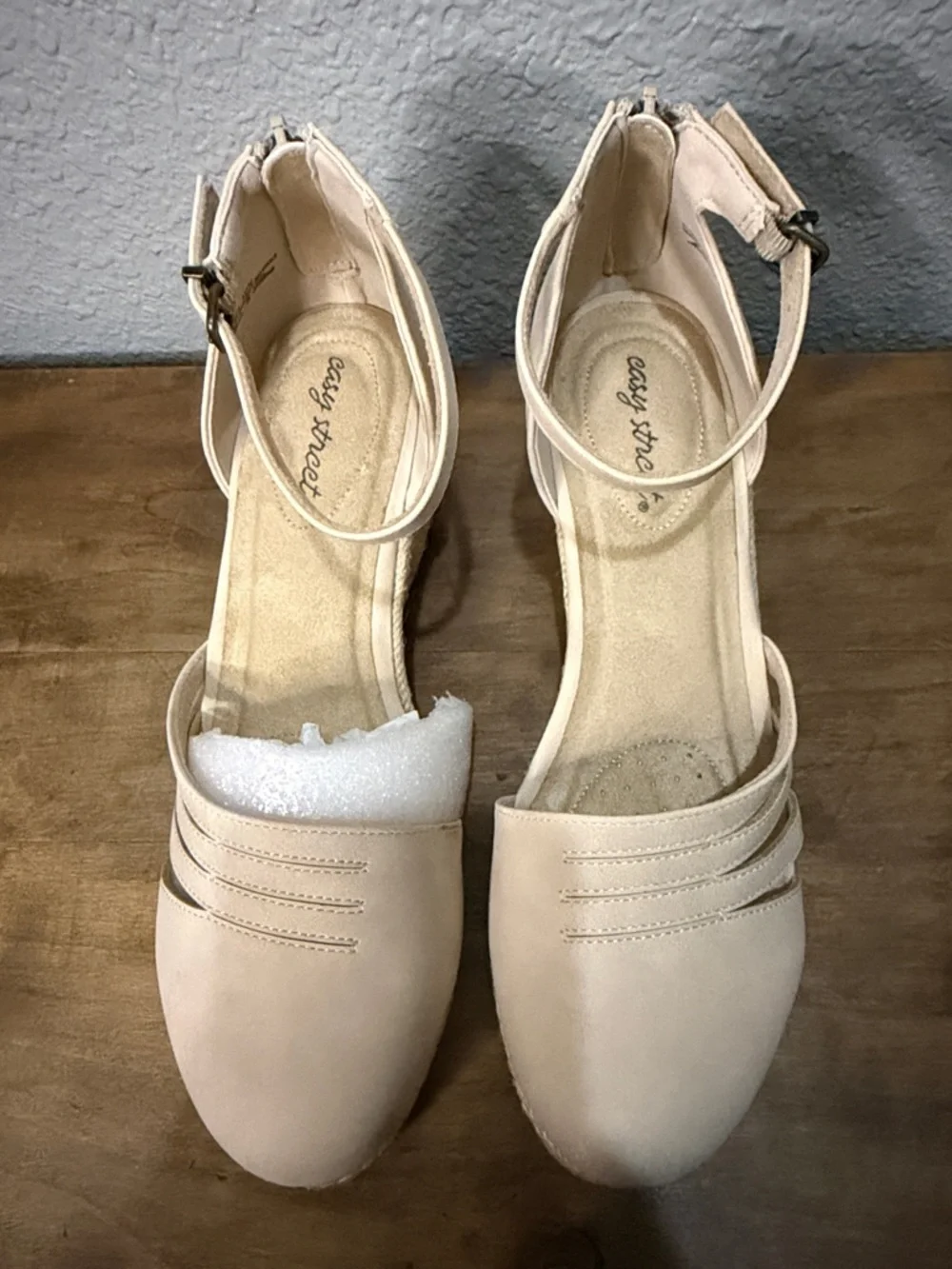 Easy Street Ankle-Strap Espadrille Wedge  size 10 Narrow - Picture 2 of 7